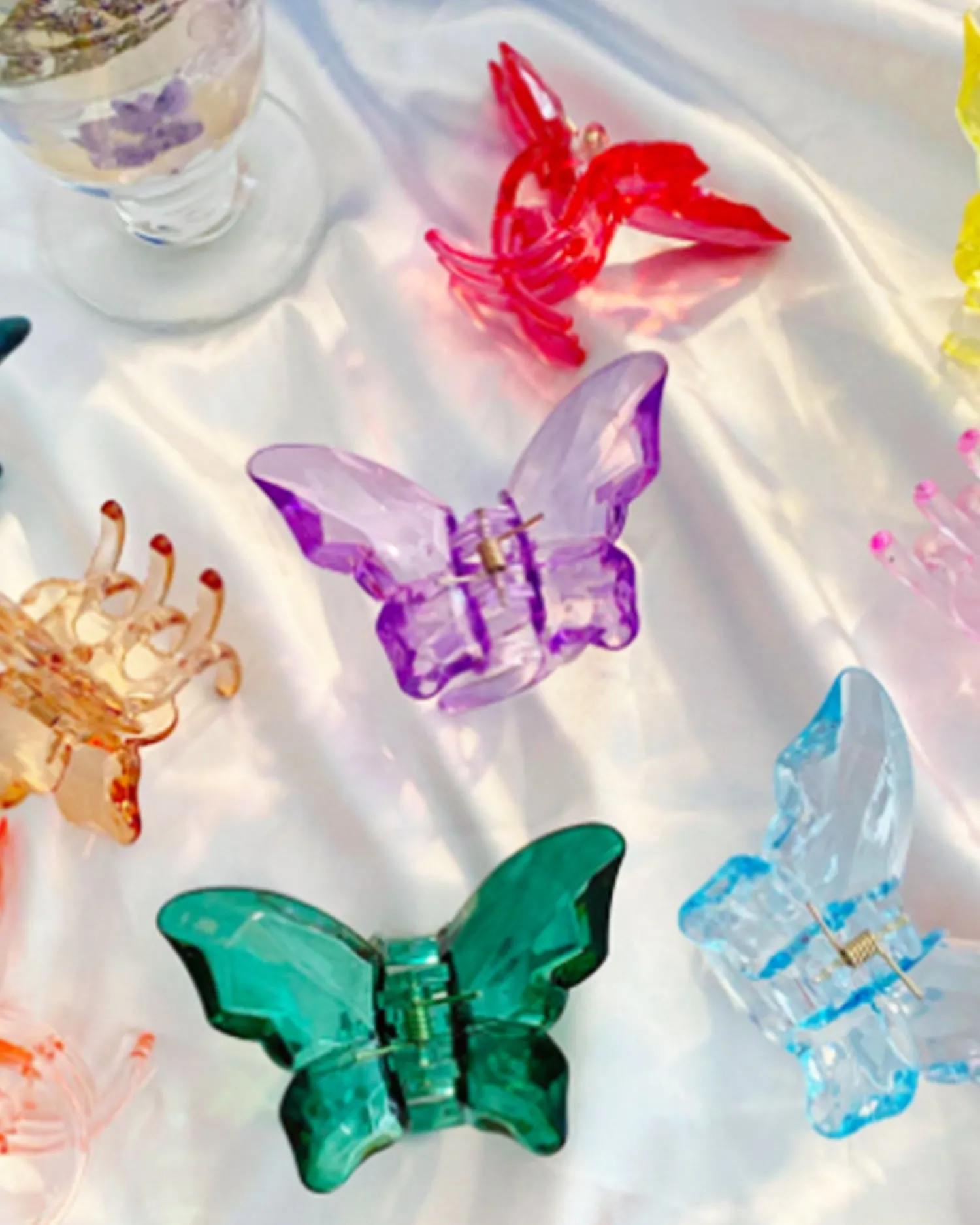 Clear Butterfly Claw – Assorted Colors