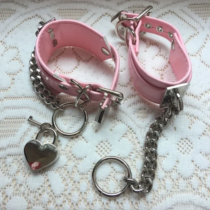 Harajuku Heart Handcuffs AD12040