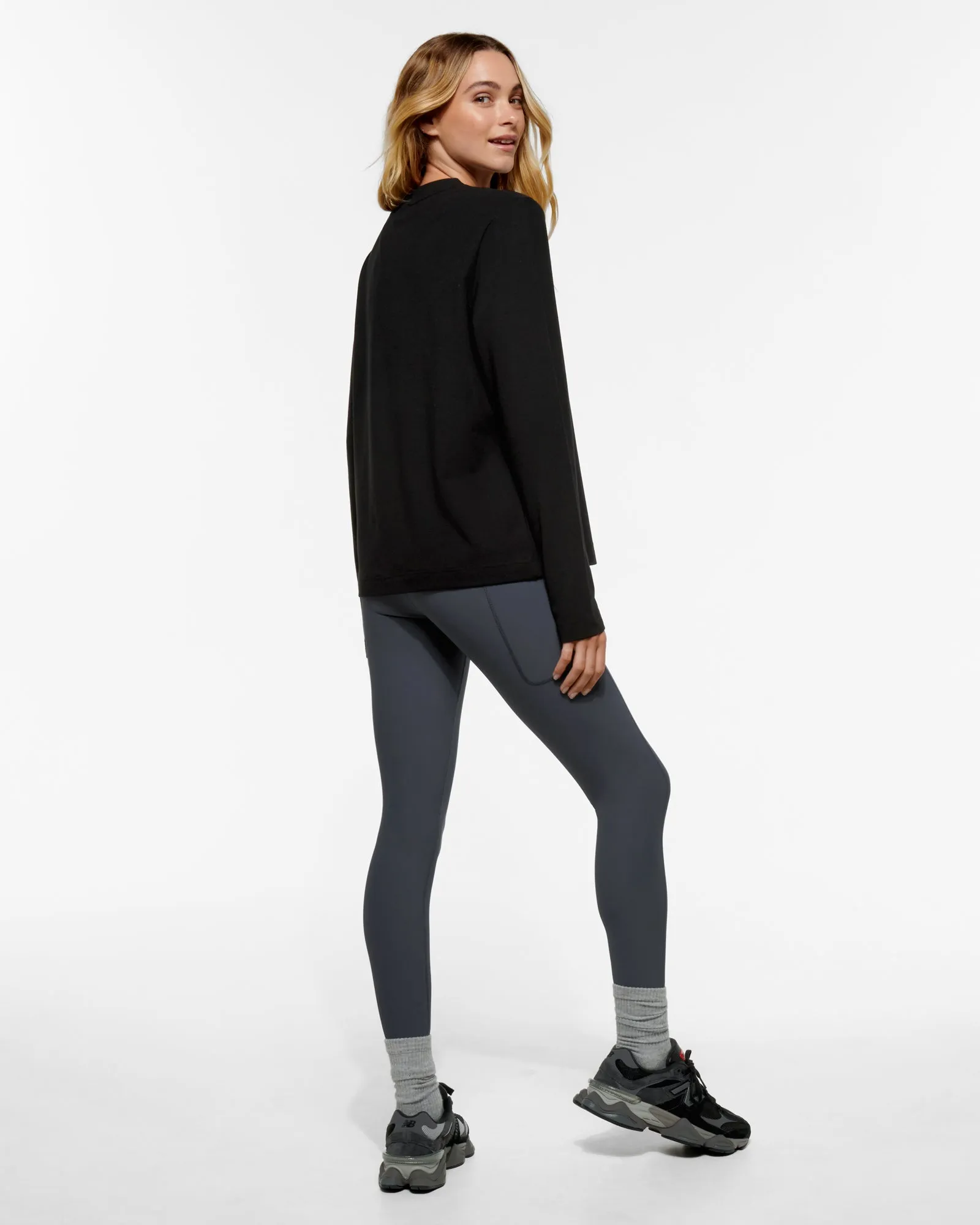 TRAVERSE MID-LAYER LONG SLEEVE TEE BLACK